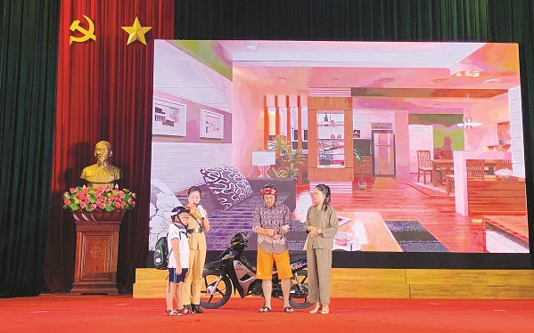Mỗi cán bộ, hội viên phụ nữ là một tuyên truyền viên an toàn giao thông - ảnh 2