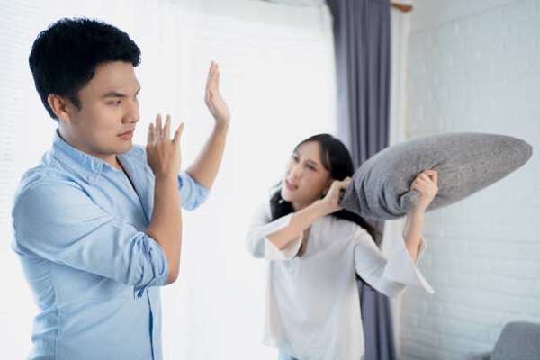 Đằng sau một ông chồng “hư” (sẽ) là một người vợ “hỏng” - ảnh 1