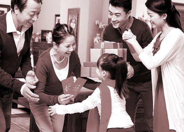 Biếu quà Tết nội ngoại, sao cho hợp lý - ảnh 1