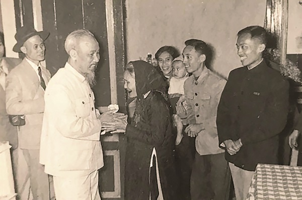 Những lần đón Tết cùng với Bác Hồ - ảnh 1
