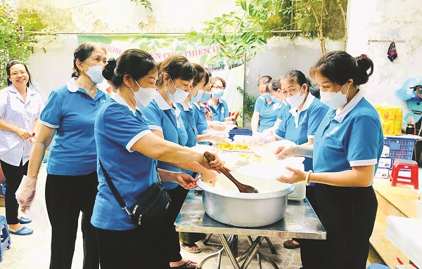 Phụ nữ Thủ đô thi đua học tập và làm theo gương Bác - ảnh 2