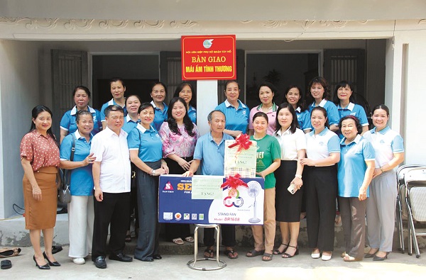 Phụ nữ Thủ đô thi đua học tập và làm theo gương Bác - ảnh 1