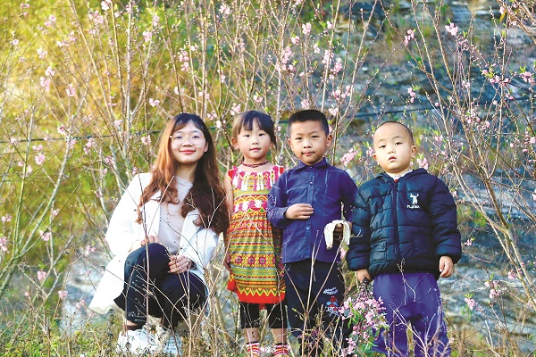 Sống hết mình với nghề “cầm bút” - ảnh 2