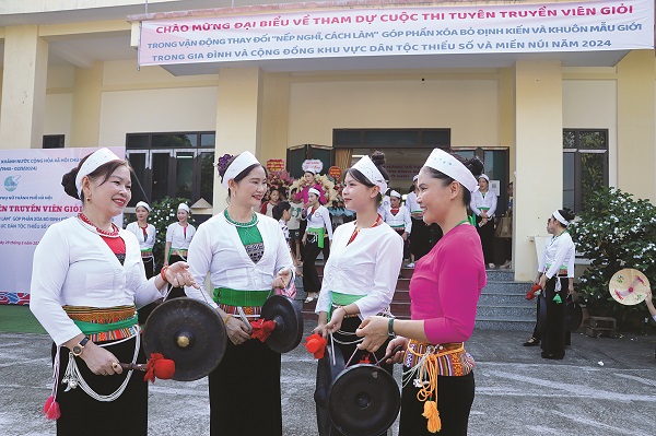 Thay đổi “nếp nghĩ, cách làm” cho phụ nữ vùng dân tộc thiểu số - ảnh 2