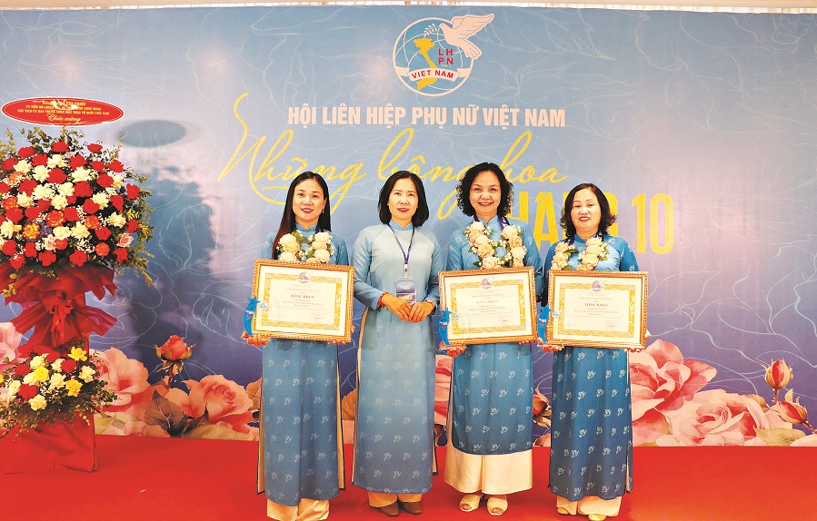 Tưng bừng chào đón ngày 20/10 - ảnh 1