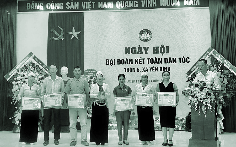 Nữ Bí thư dân tộc Mường “miệng nói, tay làm” - ảnh 1