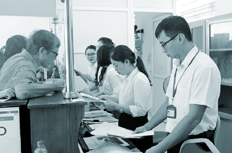 Lấy hài lòng của người dân làm trung tâm phục vụ - ảnh 1