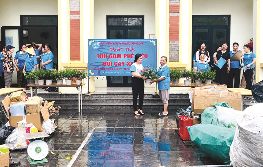 Phụ nữ Thủ đô tích cực thi đua làm nhiều việc tốt  - ảnh 2