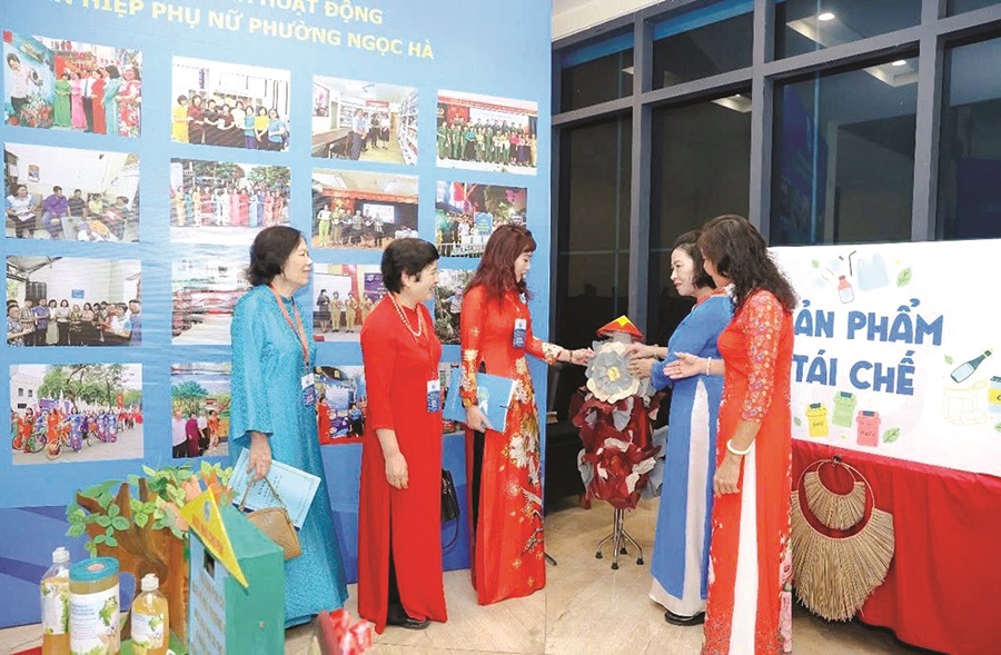 Phụ nữ Thủ đô tích cực thi đua làm nhiều việc tốt  - ảnh 1