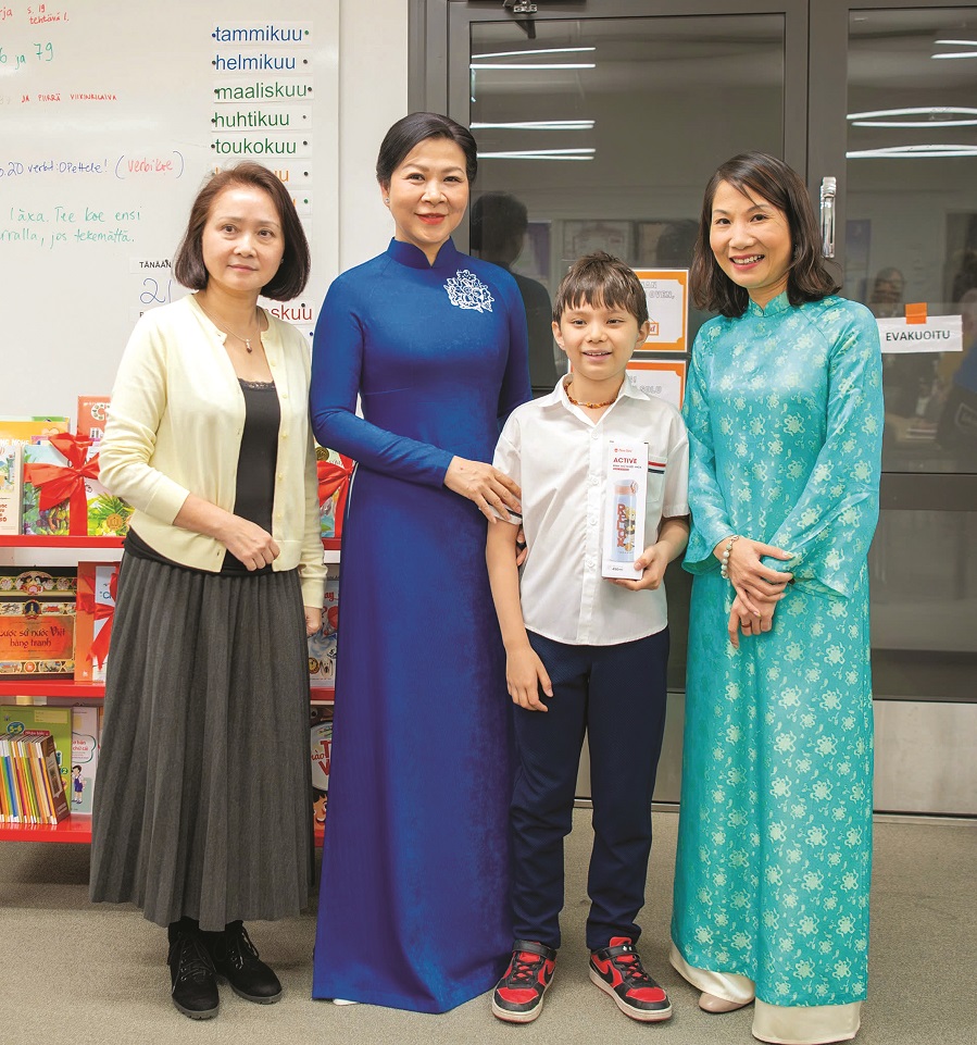 Cậu bé gốc Việt vinh dự được đọc thơ cho Phu nhân Ngô Phương Ly - ảnh 3