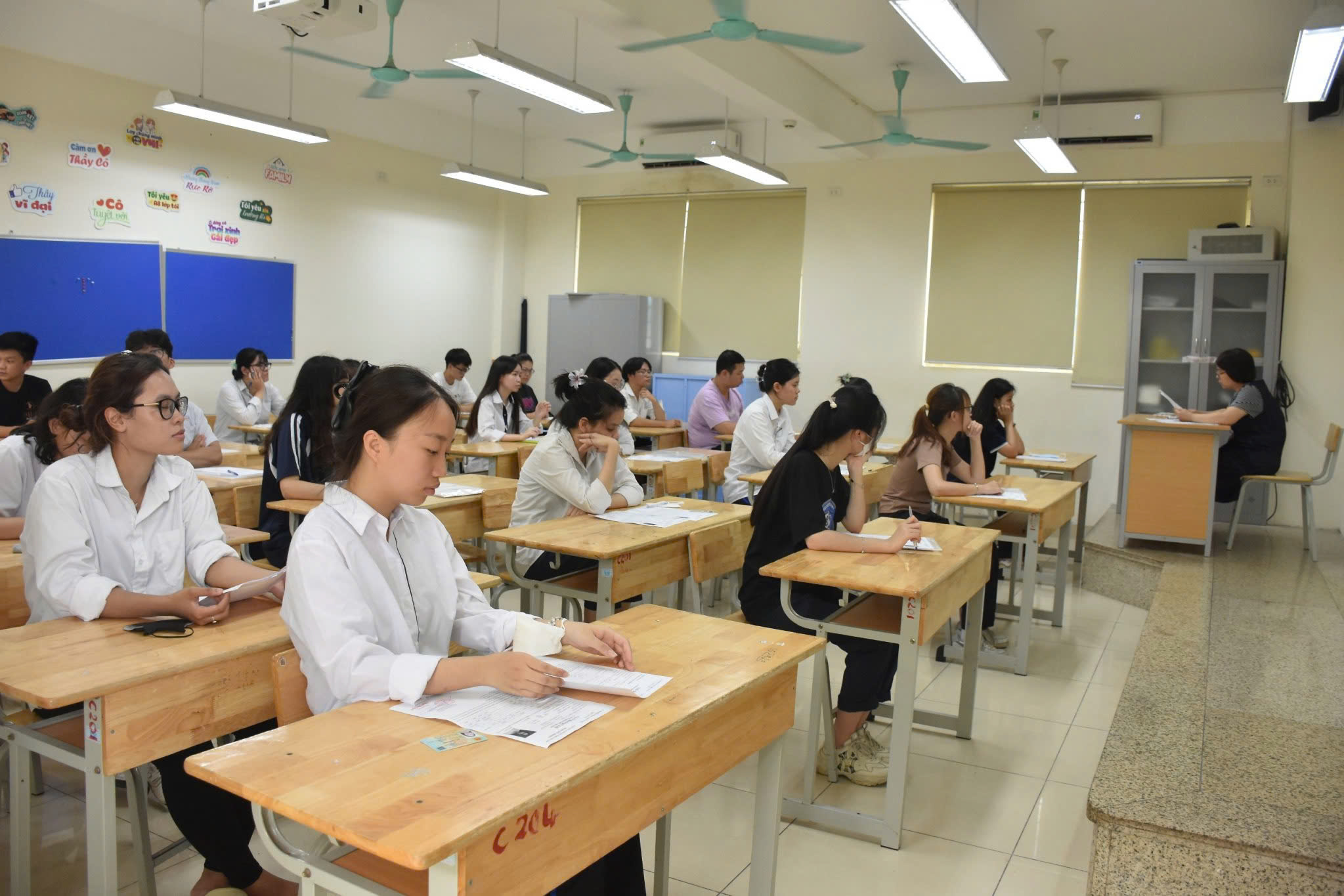 Đặt giáo dục vào trọng tâm chiến lược phát triển - ảnh 6