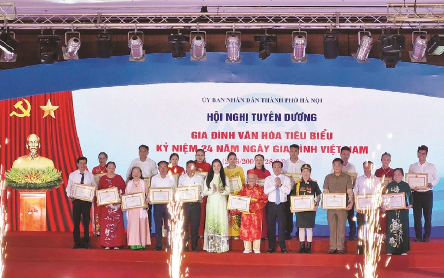 Bình đẳng, yêu thương từ mái ấm gia đình - ảnh 1