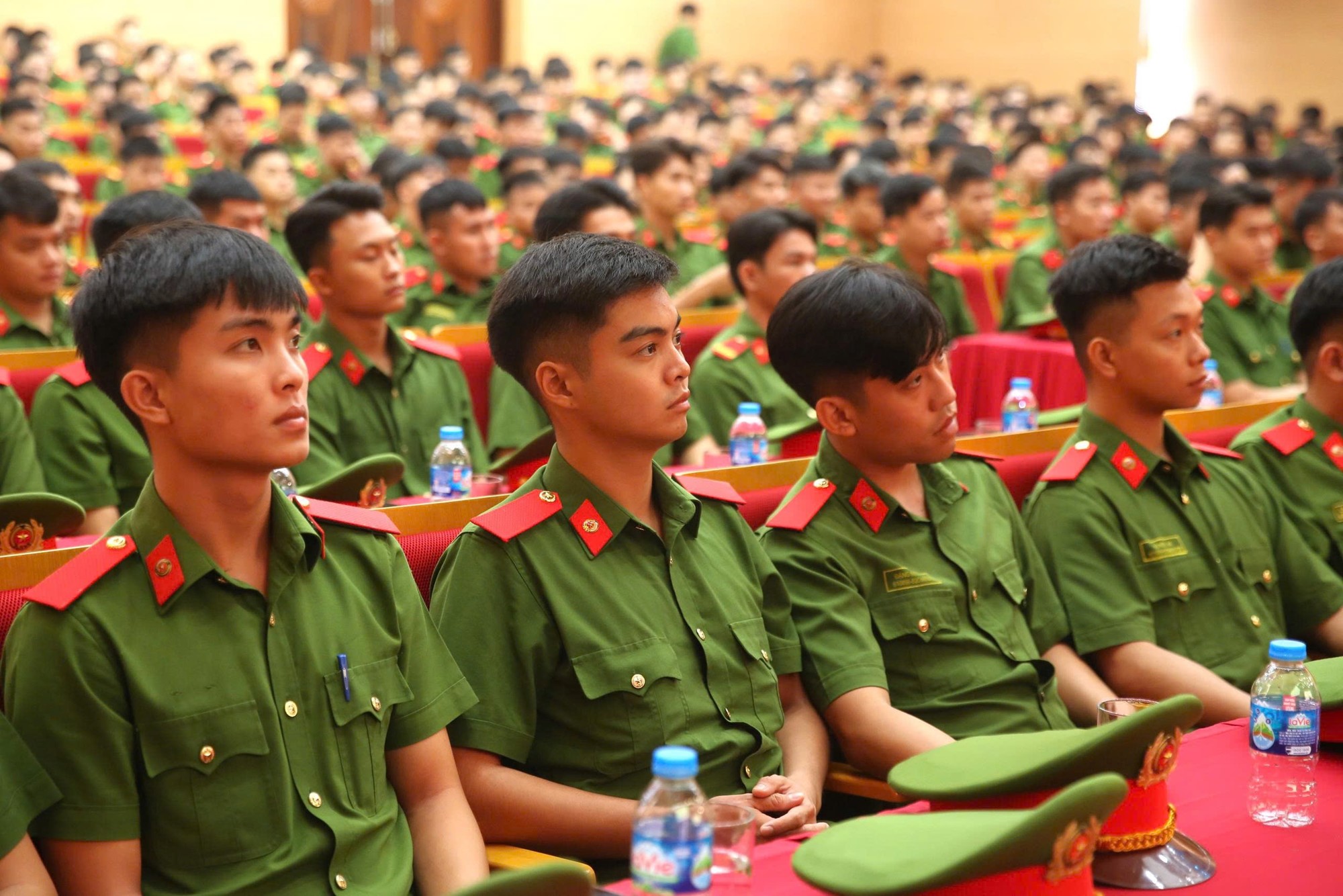 Công an Hà Nội tăng cường bám cơ sở, giữ vững bình yên từ gốc - ảnh 10