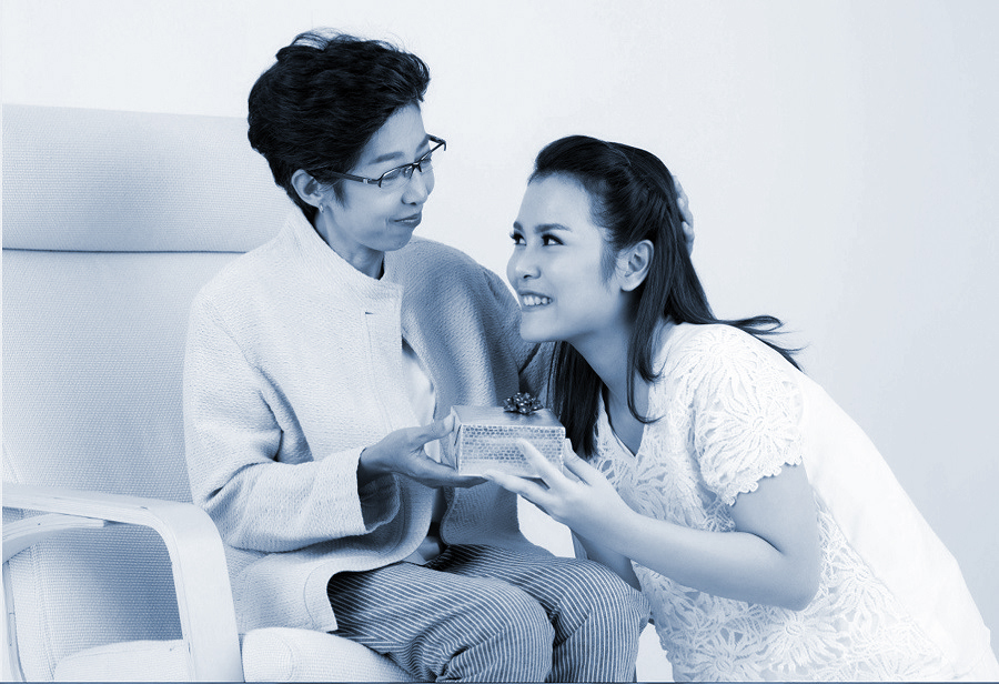 Mẹ chồng và nàng dâu liên minh... giảm cân - ảnh 1