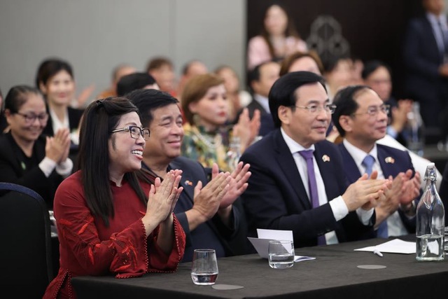 Thủ tướng Phạm Minh Chính gặp mặt, chia sẻ và động viên kiều bào tại New Zealand - ảnh 5