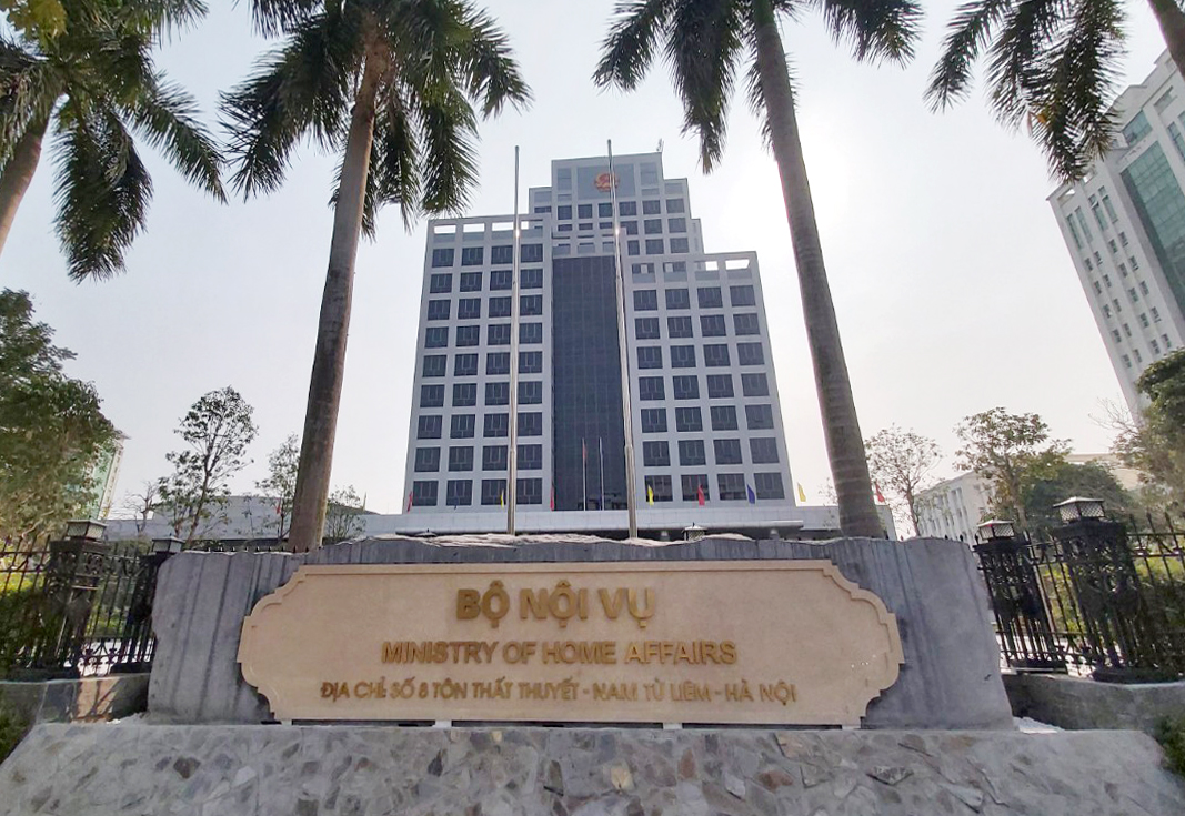 Bộ Nội vụ thông tin chính thức về chế độ, chính sách đối với công chức, viên chức sau sắp xếp bộ máy - ảnh 1