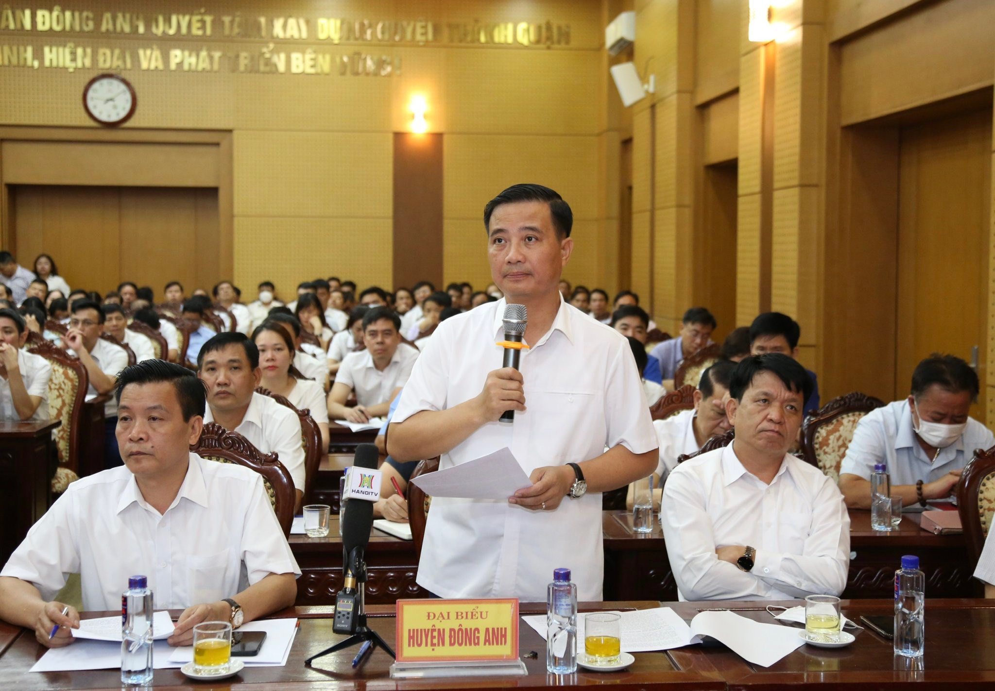 Bí thư Thành ủy Hà Nội tiếp xúc với cử tri huyện Đông Anh và hai quận Hoàn Kiếm, Long Biên - ảnh 2