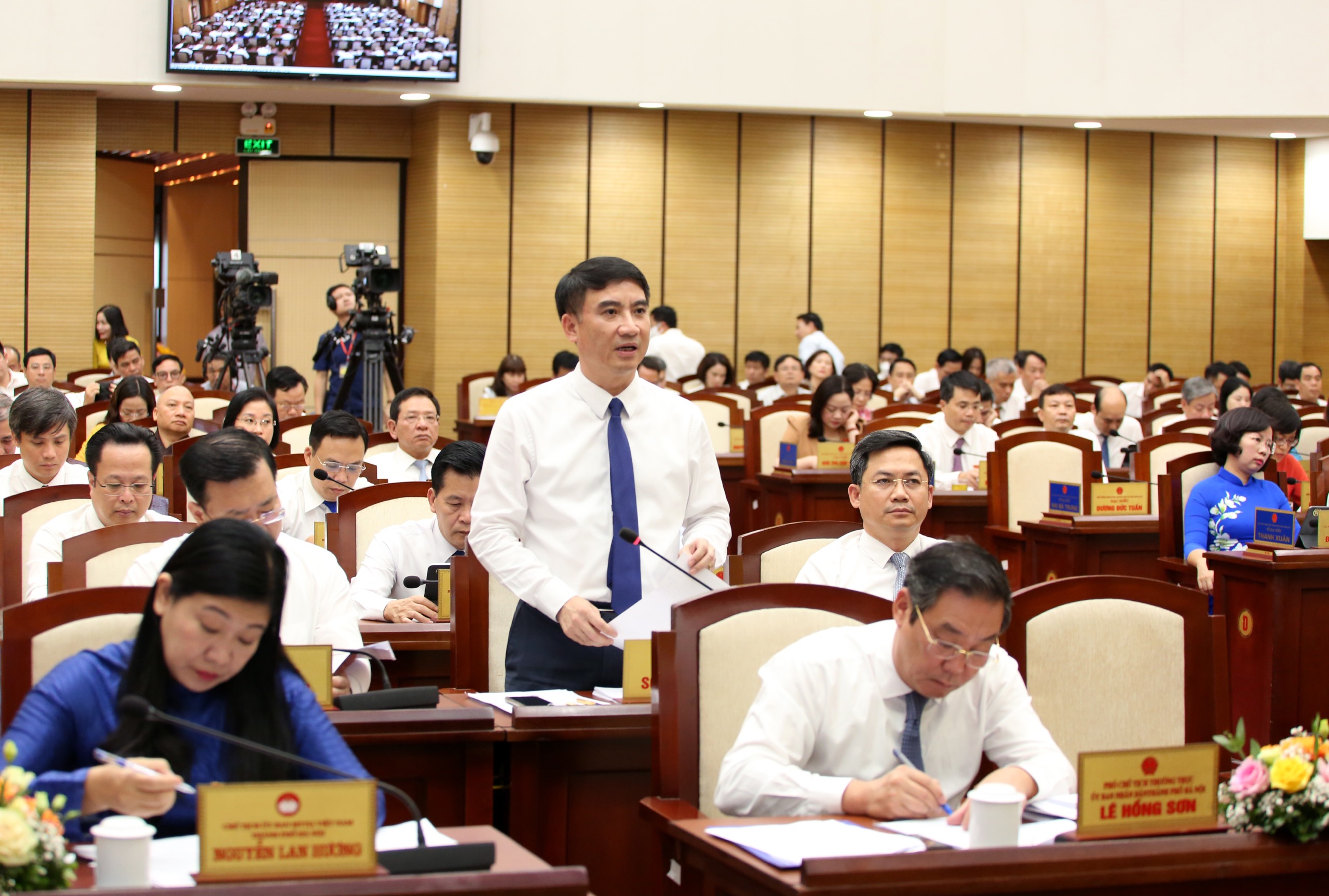 Chất vấn về công tác quản lý, khai thác, sử dụng quỹ nhà, đất thuộc quản lý Nhà nước - ảnh 1