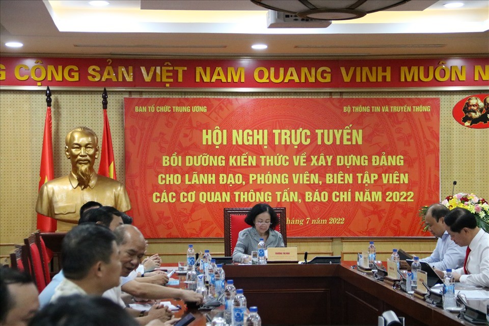 1.700 cán bộ, phóng viên, biên tập viên tham dự bồi dưỡng kiến thức xây dựng Đảng - ảnh 1