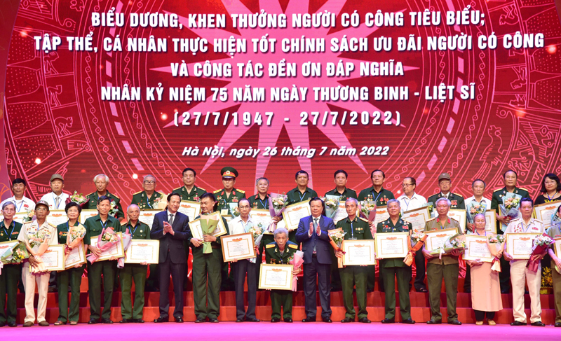 Nguyện sống, chiến đấu, lao động, học tập để xứng đáng với những hy sinh của các bậc tiền bối - ảnh 2