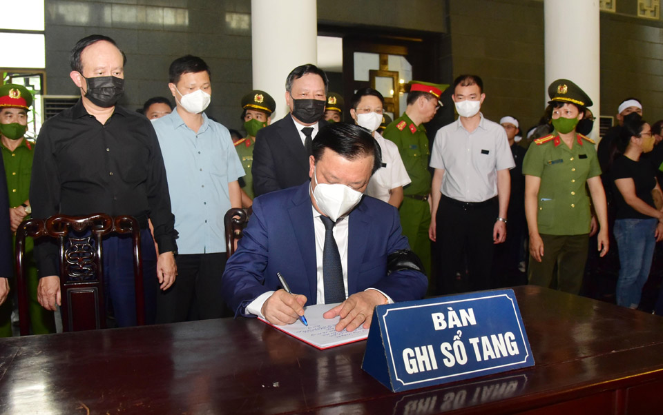 Trang trọng tổ chức lễ tang 3 liệt sĩ công an hy sinh khi làm nhiệm vụ - ảnh 3