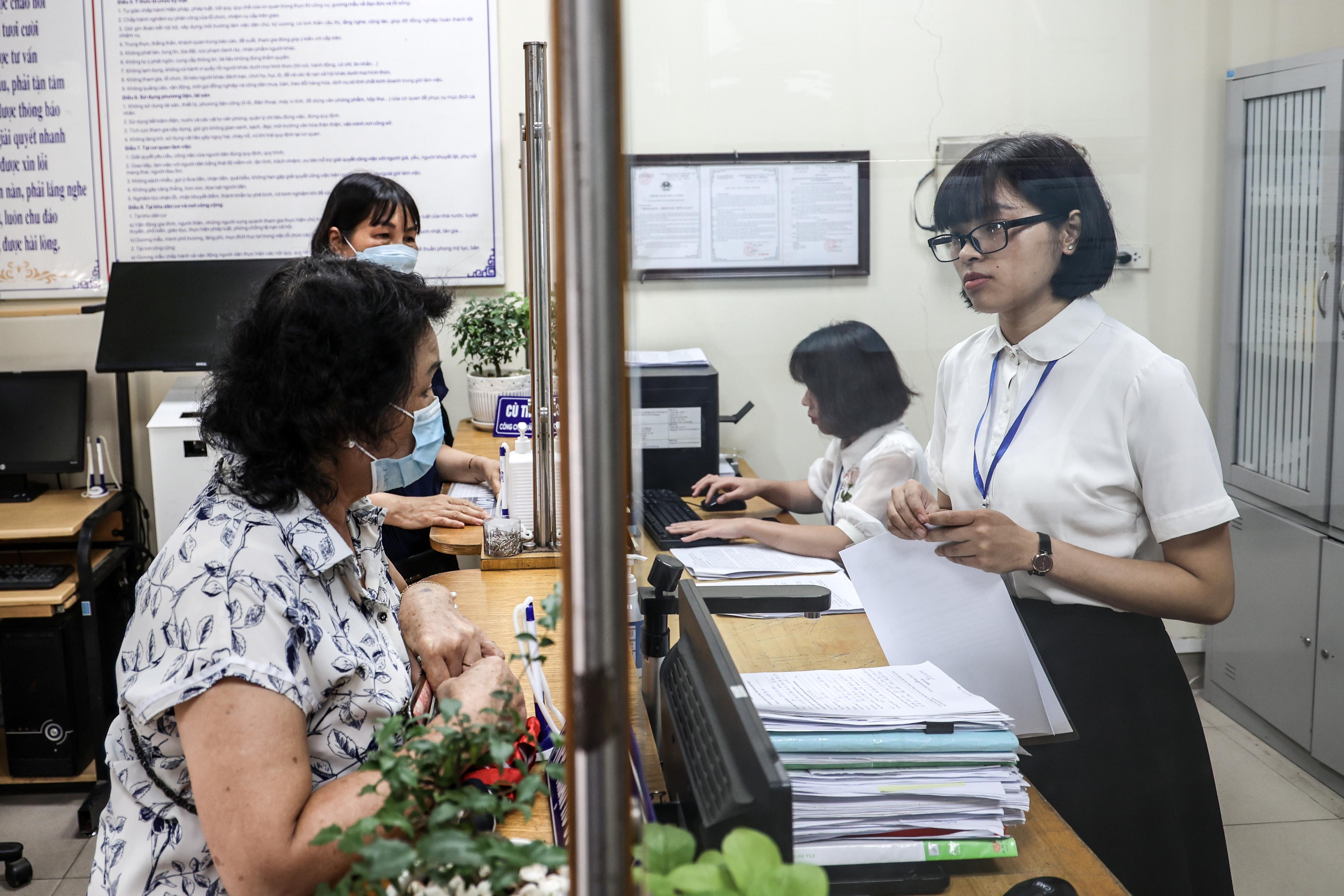 Hà Nội mở kênh Zalo tiếp nhận phán ánh về thái độ, hành vi của cán bộ, công chức - ảnh 1