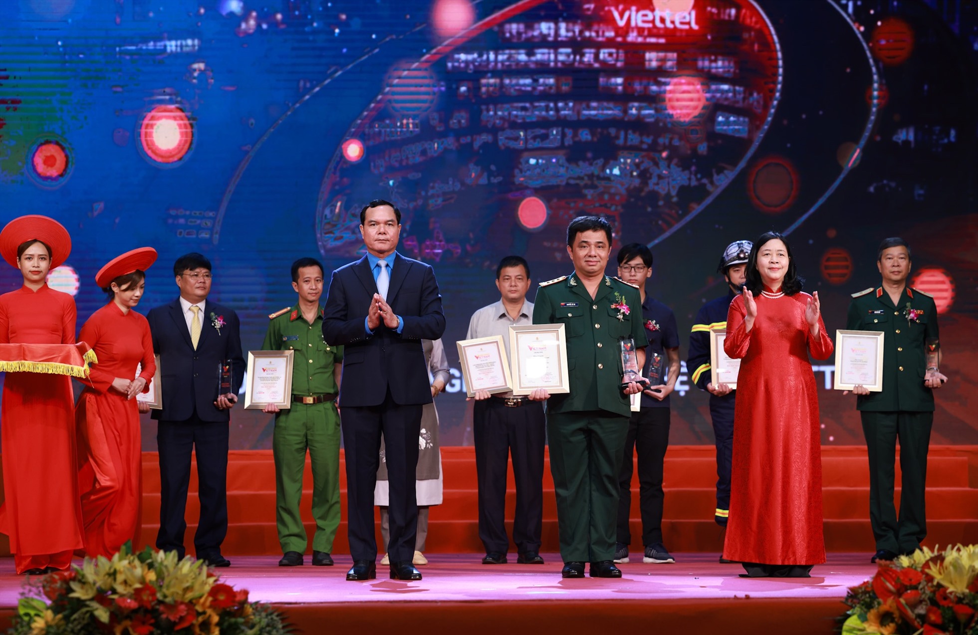 13 tập thể, cá nhân được vinh danh tại Chương trình Vinh quang Việt Nam 2022 - ảnh 1