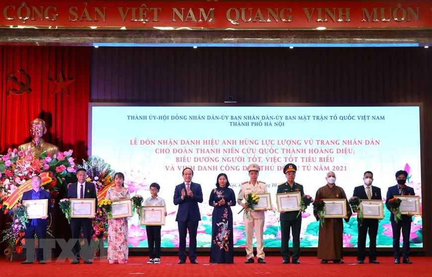 Lấy ý kiến nhân dân về dự kiến đề nghị khen thưởng cấp Nhà nước và “Công dân Thủ đô ưu tú” năm 2022 - ảnh 1