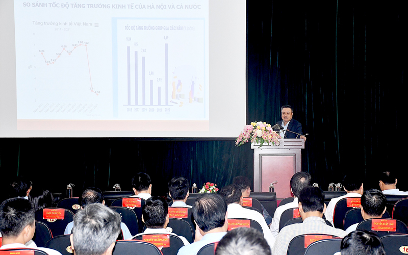 Chủ tịch UBND thành phố Trần Sỹ Thanh giảng bài tại lớp bồi dưỡng cán bộ nguồn - ảnh 1
