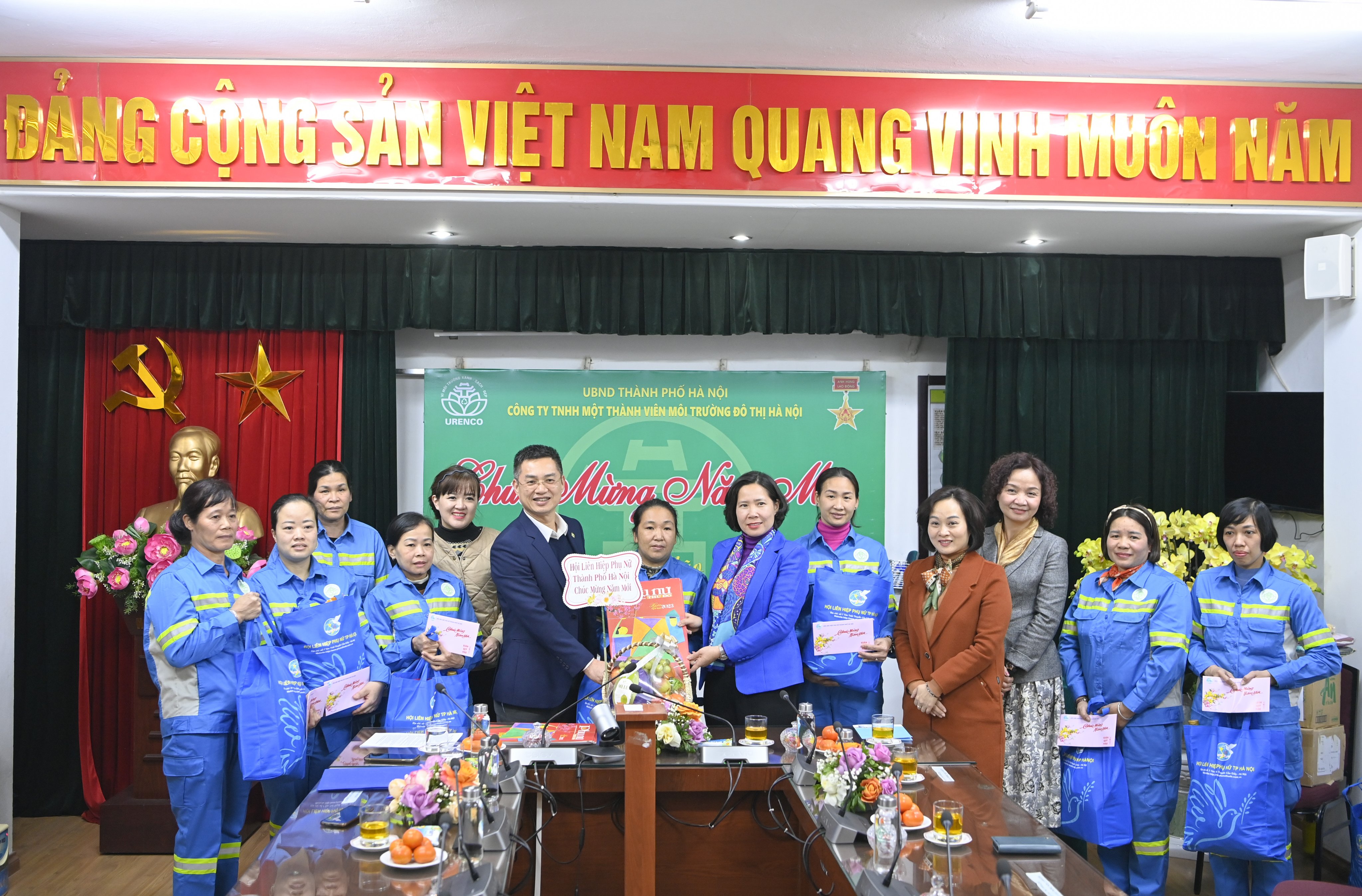 Hội LHPN Hà Nội: Tiếp thêm sức mạnh, động lực cho các công nhân môi trường đô thị - ảnh 1