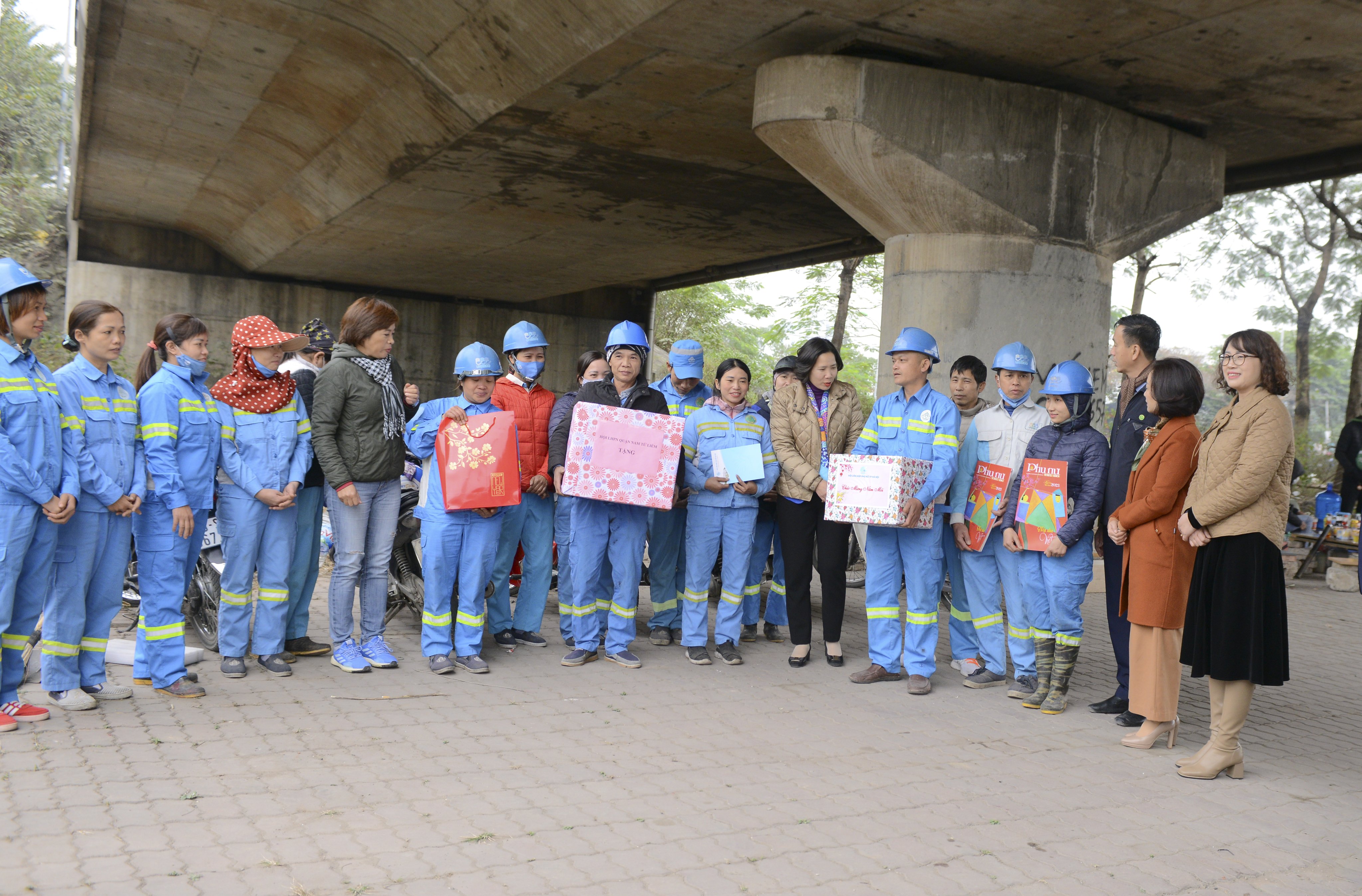 Hội LHPN Hà Nội: Tiếp thêm sức mạnh, động lực cho các công nhân môi trường đô thị - ảnh 2