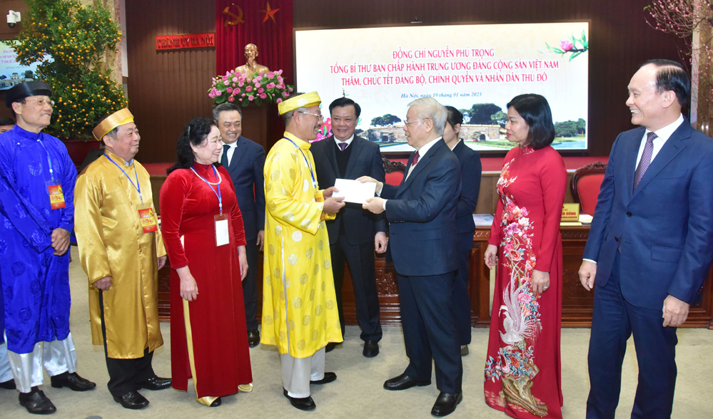 Tổng Bí thư Nguyễn Phú Trọng thăm, chúc Tết Đảng bộ, chính quyền, quân và dân Thủ đô Hà Nội - ảnh 1
