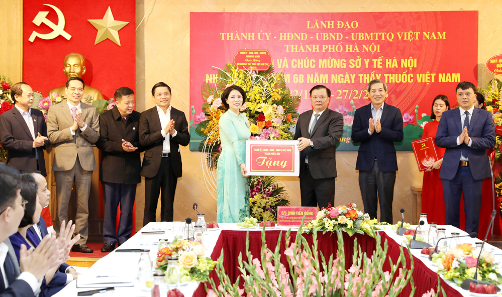 Ngành Y tế Thủ đô nêu cao tinh thần trách nhiệm, hoàn thành xuất sắc nhiệm vụ - ảnh 1
