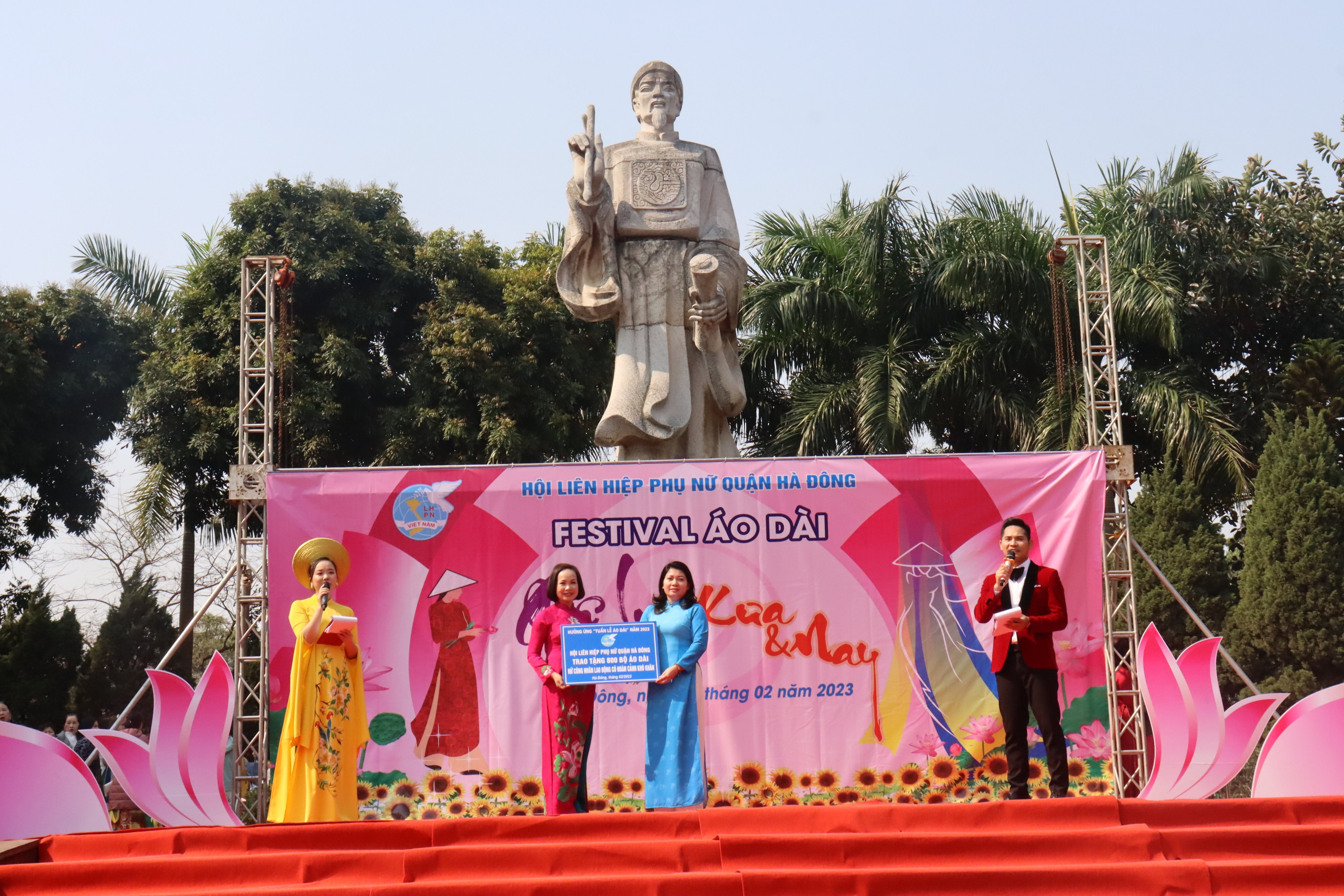 Hội LHPN quận Hà Đông: Tôn vinh áo dài dân tộc qua “Festival Áo dài - Quê lụa xưa và nay” - ảnh 5