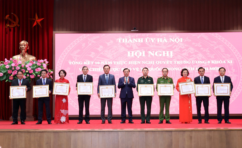Nhiều tập thể, cá nhân có thành tích xuất sắc thực hiện “Chiến lược bảo vệ Tổ quốc trong tình hình mới” - ảnh 2