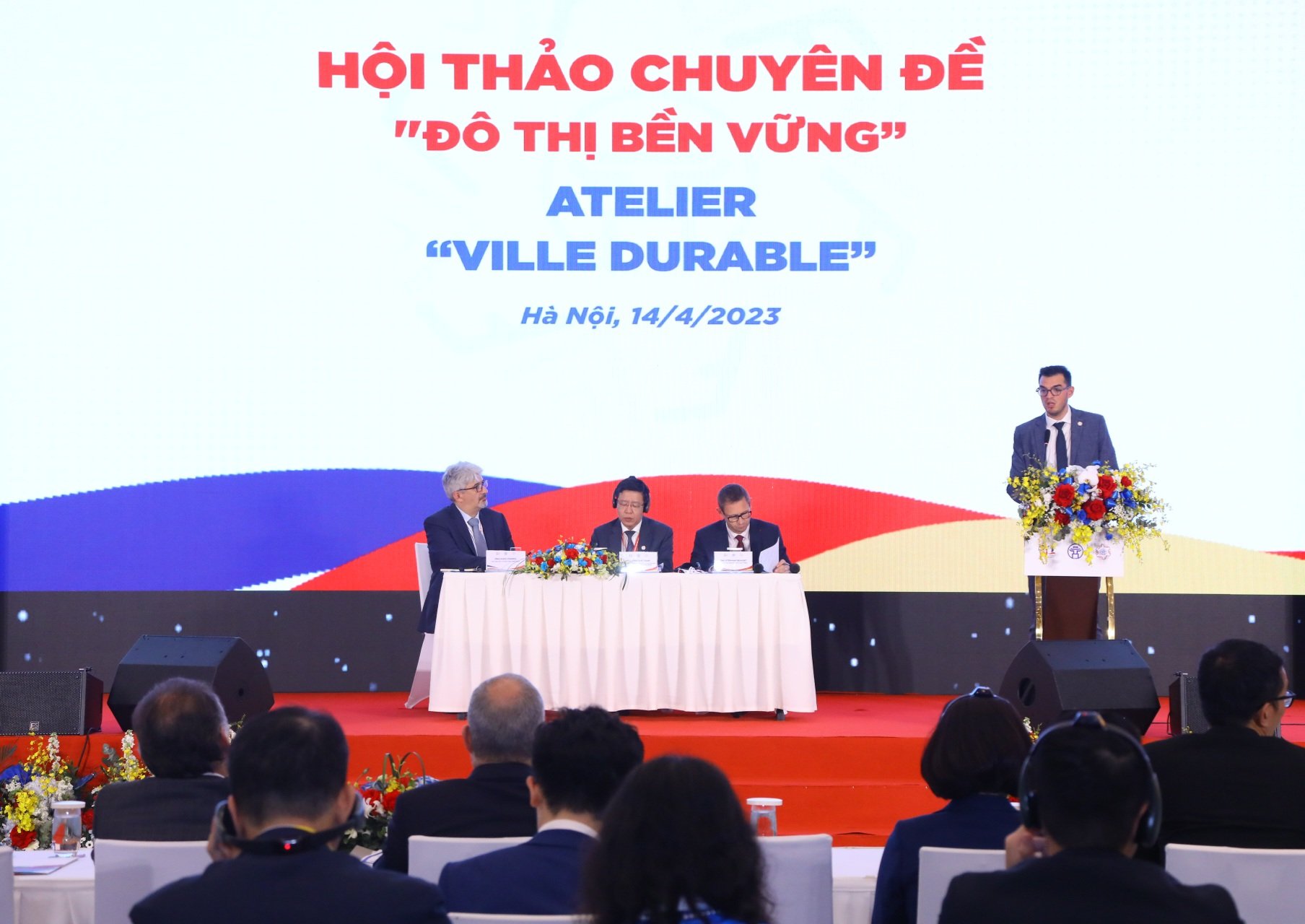 Bảo vệ môi trường và phát triển kinh tế, hội nhập và giữ gìn văn hóa để đô thị đáng sống hơn - ảnh 2