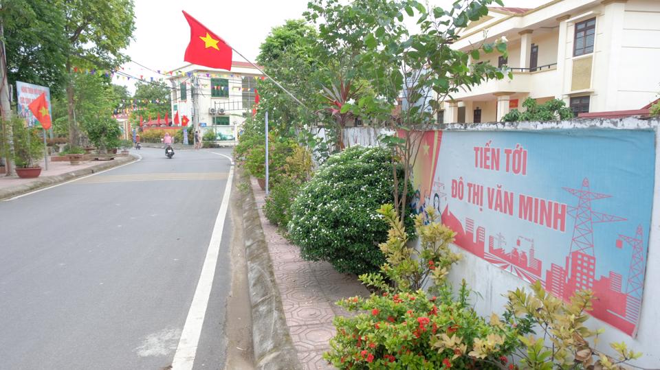 Hà Nội công nhận 63 xã đạt chuẩn nông thôn mới nâng cao - ảnh 1