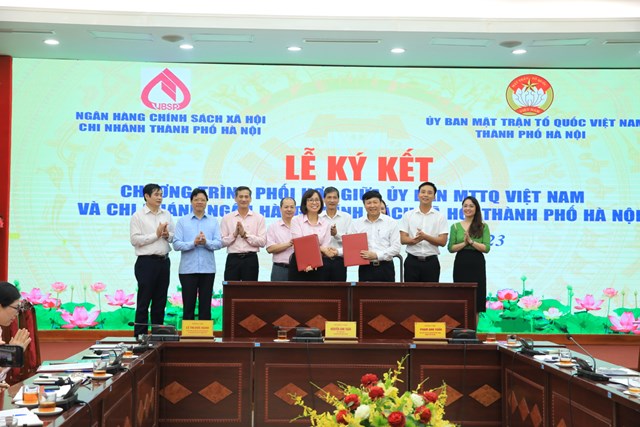  Ủy ban MTTQ Việt Nam Thành phố Hà Nội ký kết chương trình phối hợp chăm lo cho người nghèo - ảnh 1