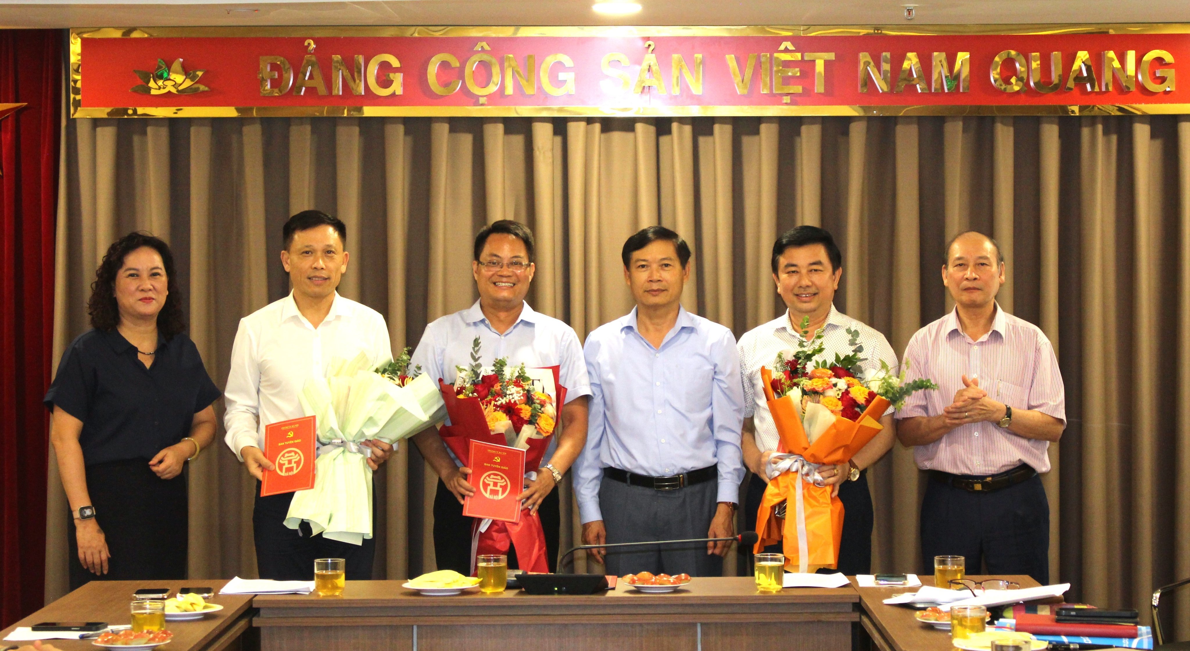  Các cơ quan báo chí đã phản ánh kịp thời, toàn diện các vấn đề thời sự chính trị, các sự kiện quan trọng - ảnh 1