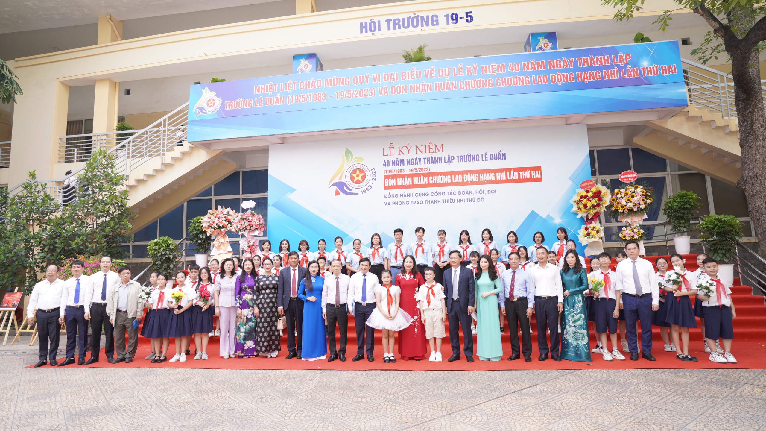 Trường Lê Duẩn kỷ niệm 40 năm Ngày thành lập và đón nhận Huân chương Lao động hạng Nhì lần thứ hai - ảnh 2