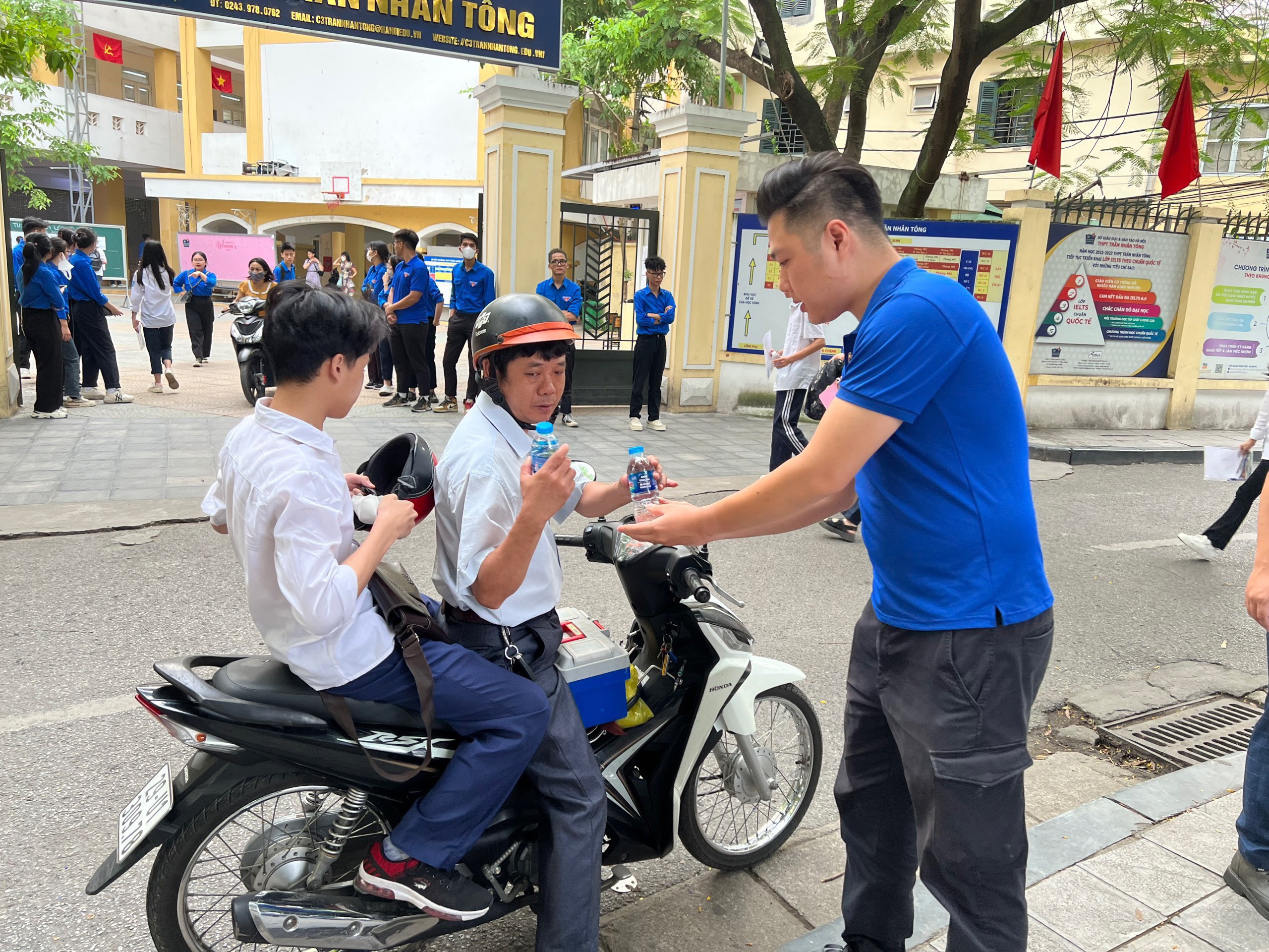 Thành đoàn Hà Nội: Nhiều hoạt động nỗ lực tiếp sức mùa thi 2023 cho kỳ thi lớp 10 - ảnh 3
