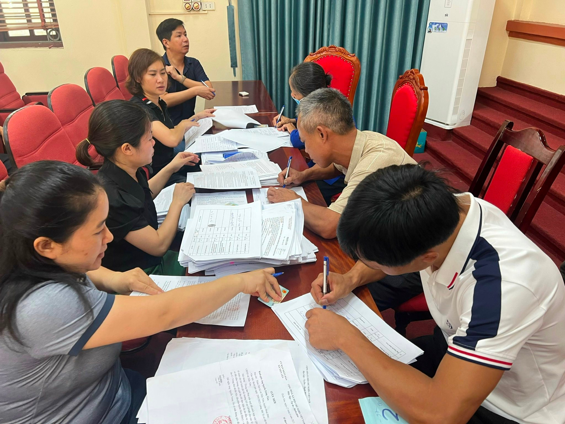 Xã Tiền Yên tổ chức chi trả đợt 3 tiền hỗ trợ bồi thường giải phóng mặt bằng dự án Vành đai 4 - ảnh 1
