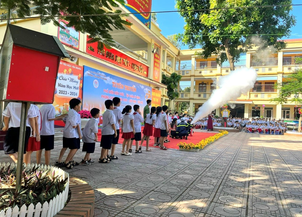 Hà Nội: 100% các cơ sở giáo dục trực thuộc được phổ biến kiến thức, pháp luật về phòng cháy vào học năm học 2023-2024 - ảnh 1