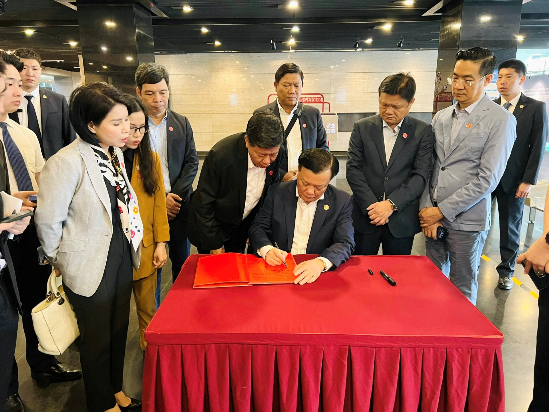 Đoàn đại biểu thành phố Hà Nội tham quan một số mô hình quản lý, phát triển đô thị tại Bắc Kinh (Trung Quốc) - ảnh 1