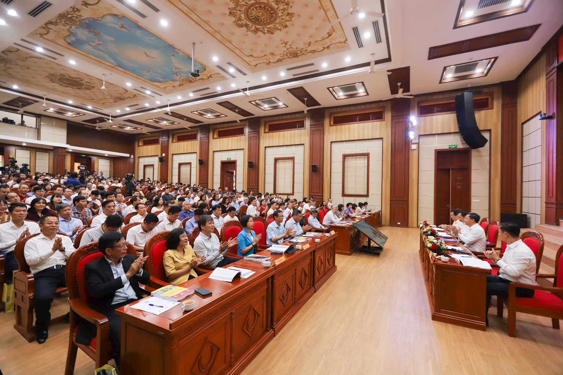350 đại biểu tham gia hội thảo khoa học định hướng Quy hoạch Thủ đô - ảnh 1