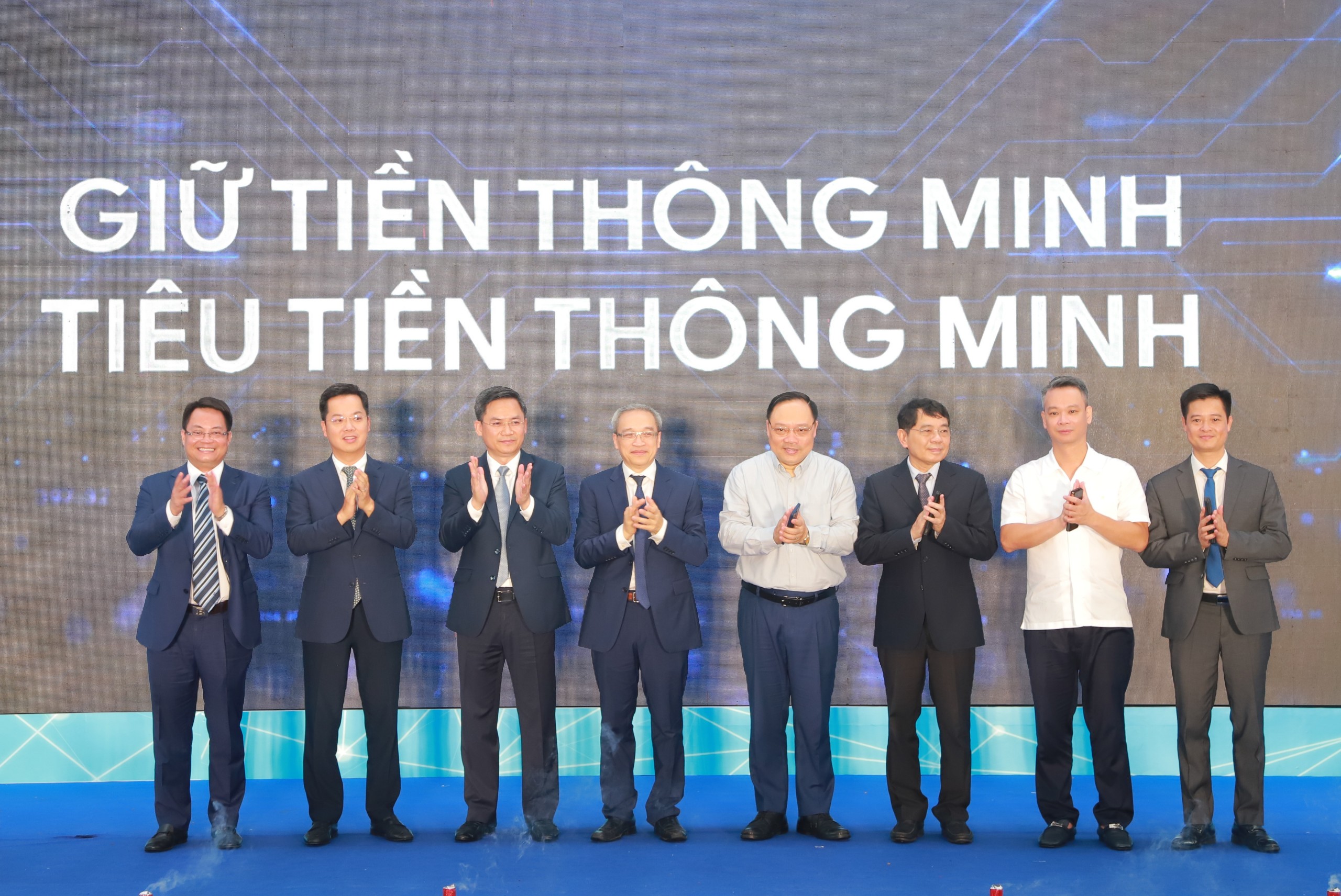Phát động thanh toán không dùng tiền mặt trên địa bàn quận Hoàn Kiếm - ảnh 1