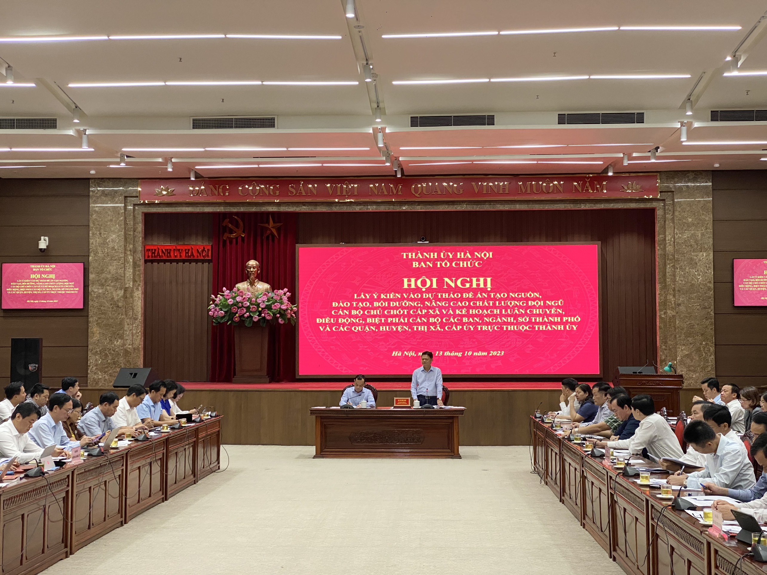 Hà Nội lấy ý kiến vào 2 văn bản về công tác cán bộ - ảnh 1