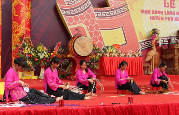 ​  Nhiều hoạt động hấp dẫn tại Lễ hội vinh danh làng nghề  huyện Phú xuyên lần thứ IV - ảnh 1