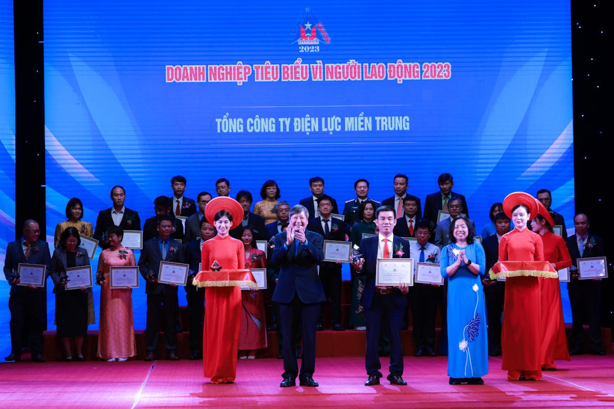 64 doanh nghiệp được vinh danh “Doanh nghiệp tiêu biểu vì Người lao động” năm 2023 - ảnh 1
