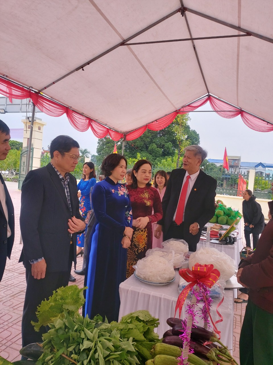 Nhân dân xã Liên Bạt (Ứng Hòa) phấn khởi tham dự Ngày Hội đại đoàn kết toàn dân tộc - ảnh 1